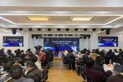 引见了以DeepSeek为代表的生成式人工智能手艺正在 
